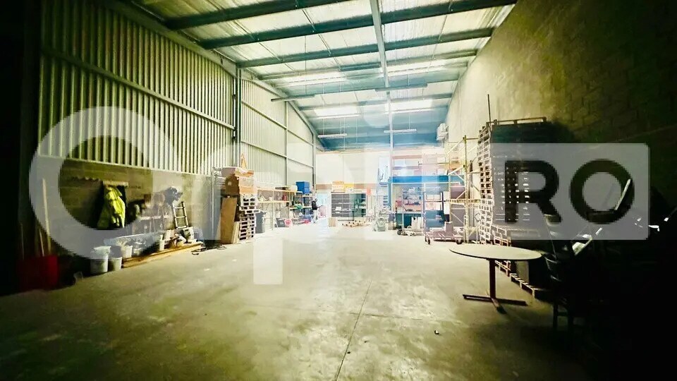 Local d'activités dans SAINT-JEAN-D'ILLAC à vendre - Photo intérieure – Image 2 sur 4