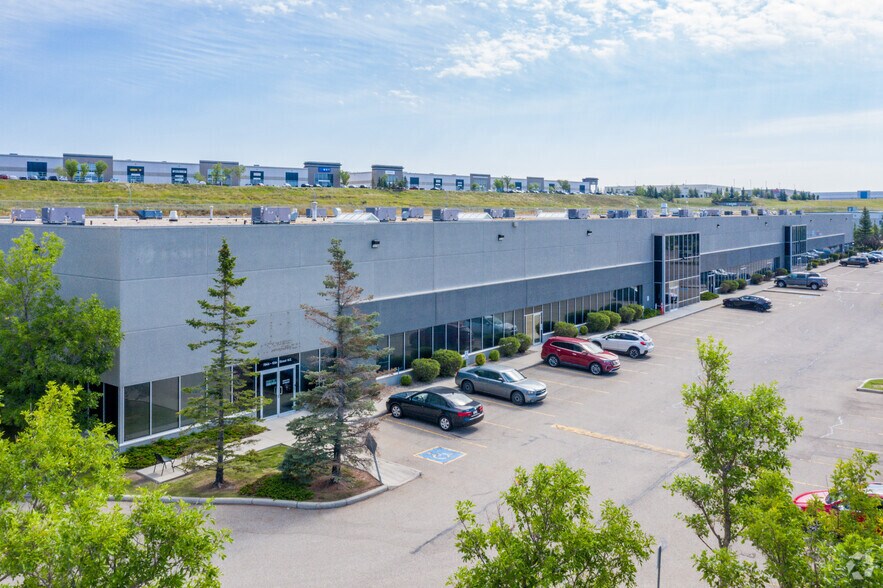 7902-7944 10th St NE, Calgary, AB à louer - Aérien – Image 2 sur 7