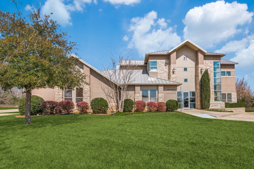 2717 Windriver Ln, Denton, TX à vendre - Photo de l’immeuble – Image 3 sur 7