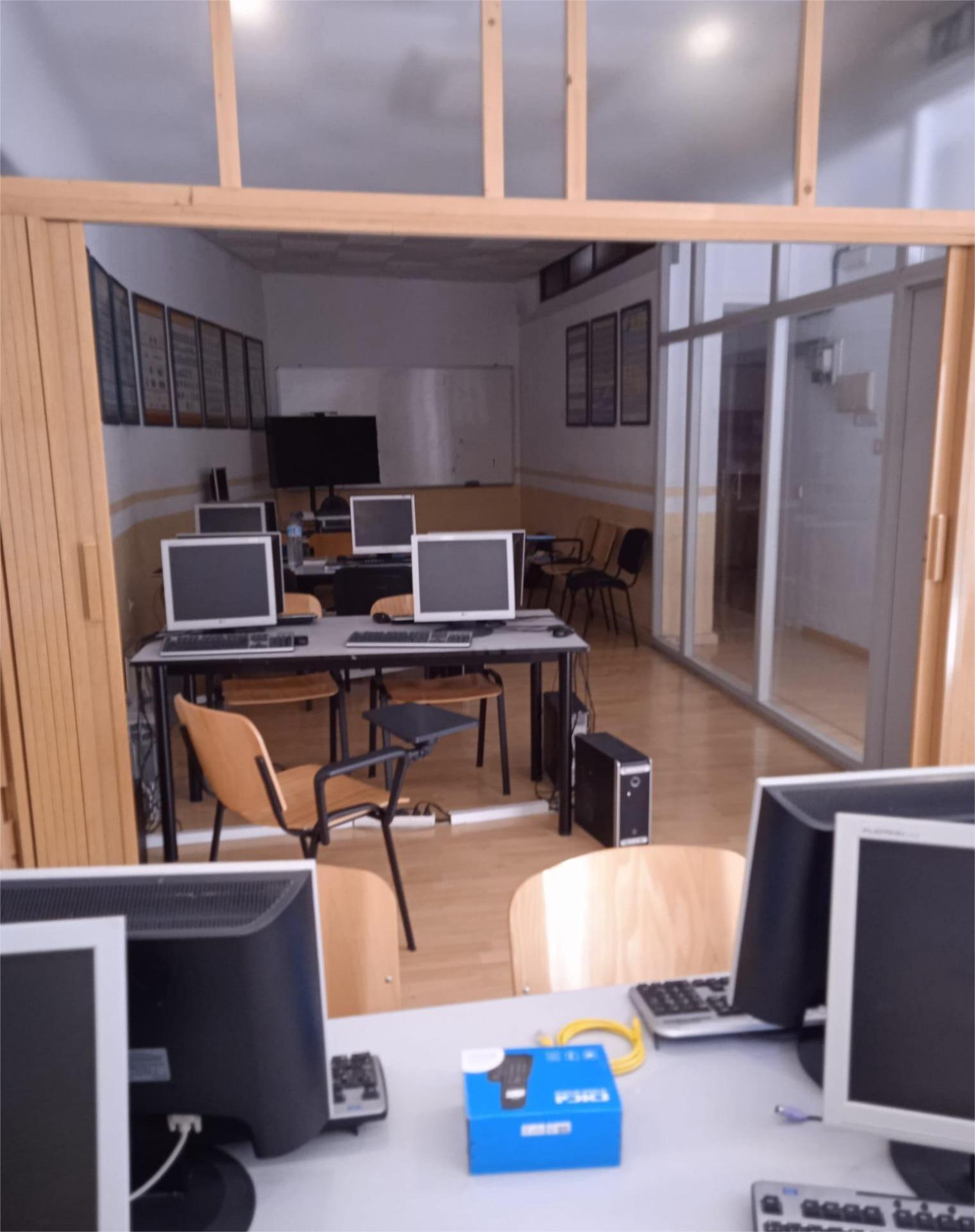 Local commercial dans Cáceres, Cáceres à louer Photo de l’immeuble– Image 1 sur 8