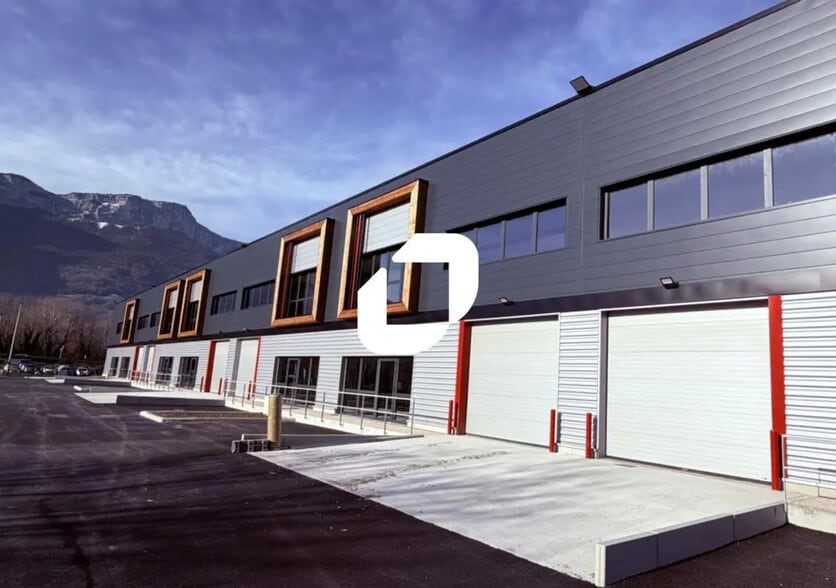 Local d’activités dans Fontanil-Cornillon à louer - Photo de l’immeuble – Image 2 sur 9