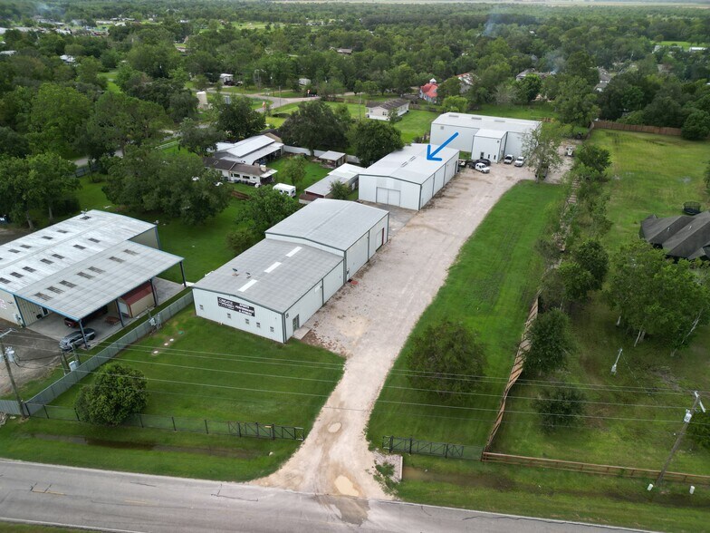 10498 County Road 190, Alvin, TX à louer - Photo de l’immeuble – Image 2 sur 16