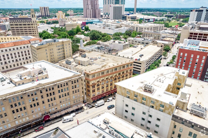 110 Broadway St, San Antonio, TX à louer - Aérien – Image 2 sur 2