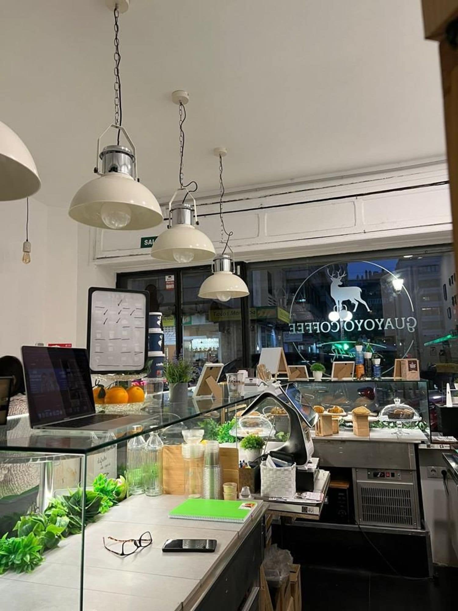 Local commercial dans Madrid, Madrid à louer Photo intérieure– Image 1 sur 13