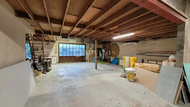 Plus de détails pour Local d'activités à louer