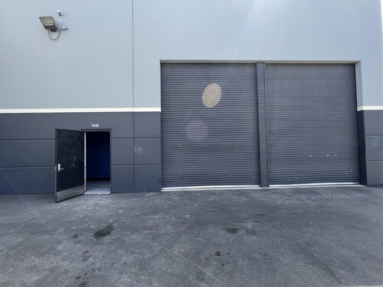 15650 El Prado Rd, Chino, CA à louer - Photo de l’immeuble – Image 2 sur 30