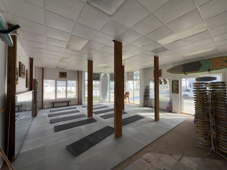 1500 W Balboa Blvd, Newport Beach, CA à louer - Photo de l’immeuble – Image 3 sur 4