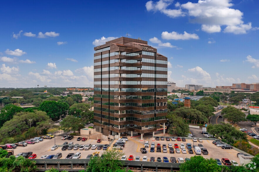 8122 Datapoint Dr, San Antonio, TX à louer - Photo principale – Image 1 sur 13
