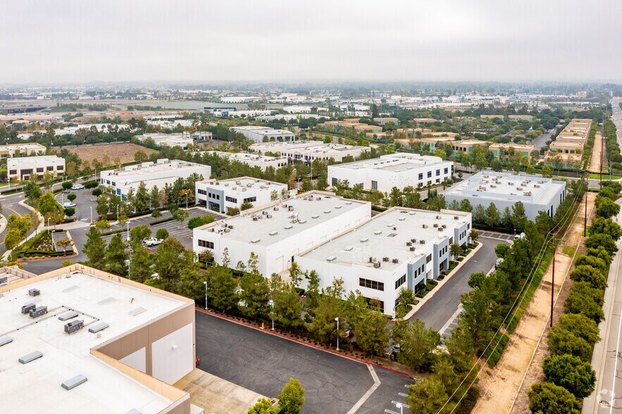 48-62 Maxwell, Irvine, CA à louer - Aérien – Image 2 sur 5