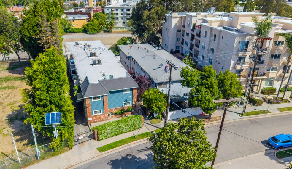 4248 Arch Dr, Studio City, CA à vendre - Photo de l’immeuble – Image 2 sur 7
