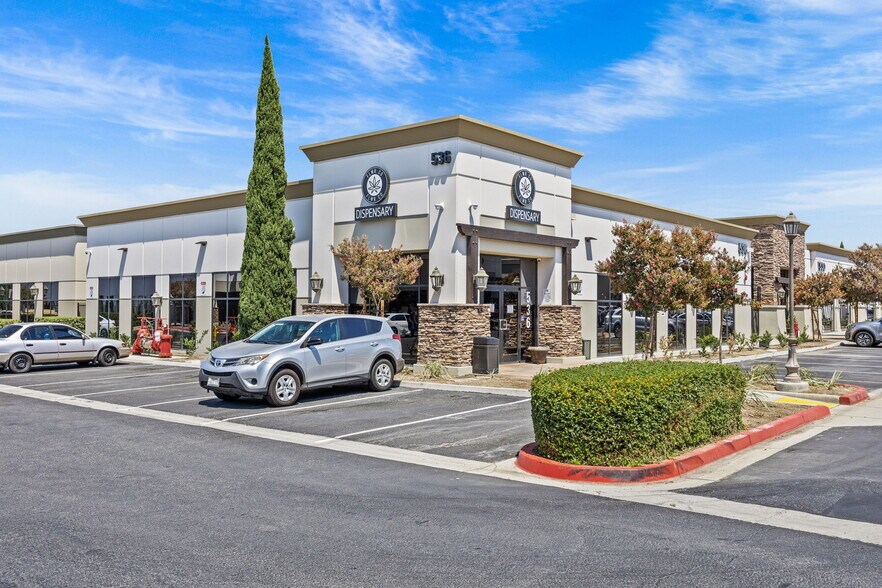 536 Queensland Cir, Corona, CA à vendre - Photo de l’immeuble – Image 1 sur 19
