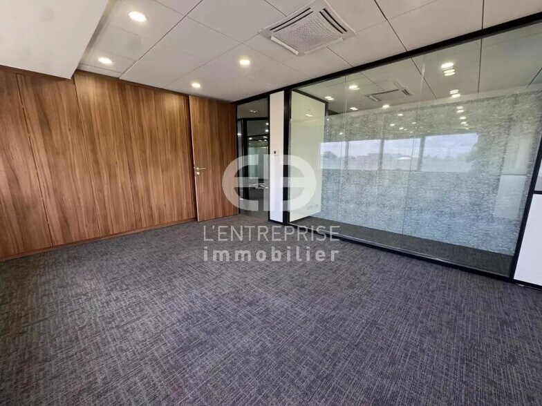 Bureau dans Villeneuve-Loubet à louer - Photo de l’immeuble – Image 2 sur 9