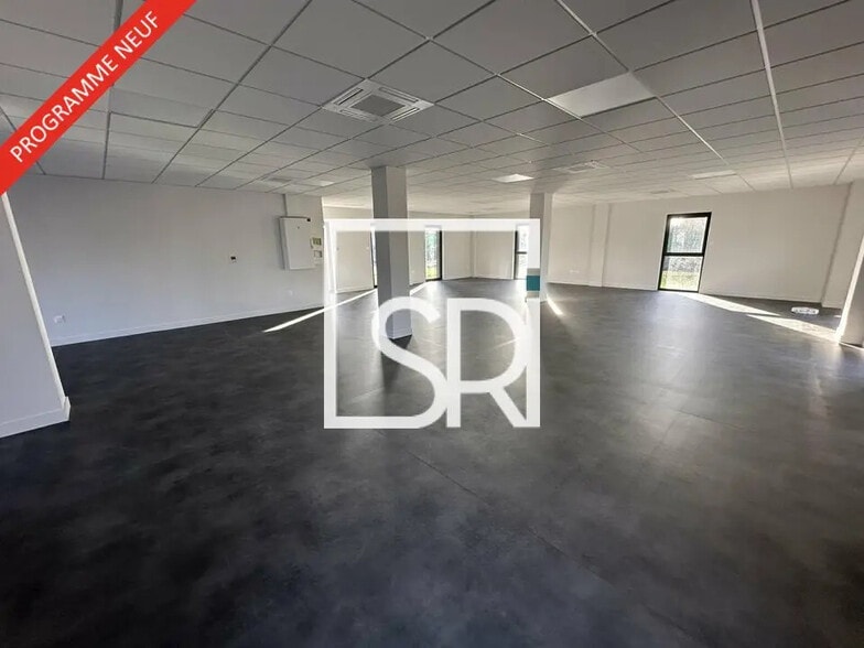 Bureau dans Gerzat à louer - Photo de l’immeuble – Image 3 sur 12