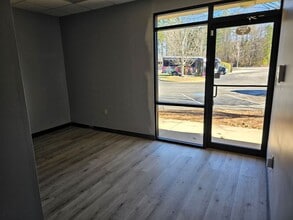 5509 Radford Rd, Flowery Branch, GA à louer Photo intérieure– Image 2 sur 7