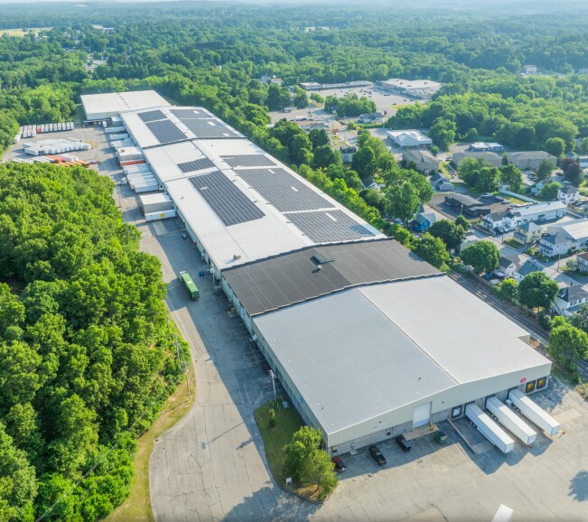 111 Adams Rd, Clinton, MA à louer - Photo de l’immeuble – Image 1 sur 6