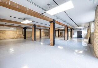 310 Spadina Ave, Toronto, ON à louer Photo intérieure– Image 1 sur 1