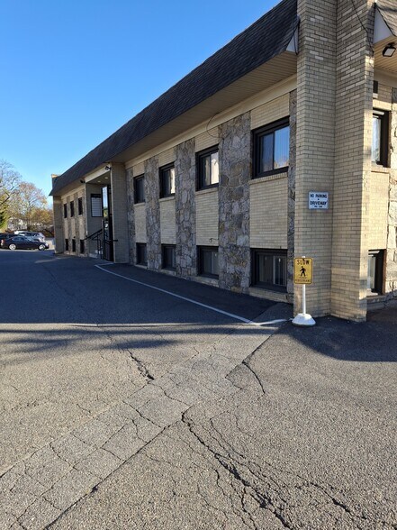164 Commack Rd, Commack, NY à vendre - Photo de l’immeuble – Image 3 sur 15