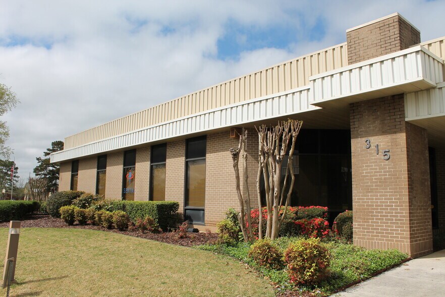 315 Wynn Dr NW, Huntsville, AL à louer - Photo de l’immeuble – Image 1 sur 5