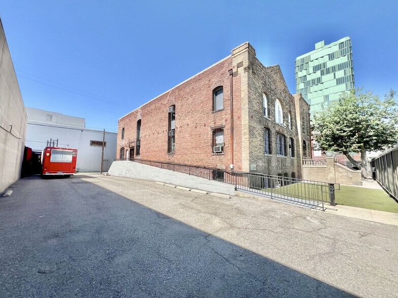 606 E 6th St, Los Angeles, CA à vendre - Photo de l’immeuble – Image 3 sur 29