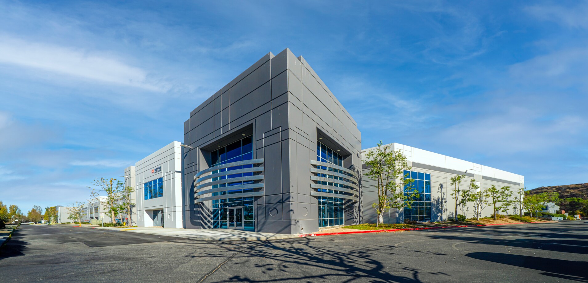 29120 Commerce Center Dr, Valencia, CA à louer Photo principale– Image 1 sur 10