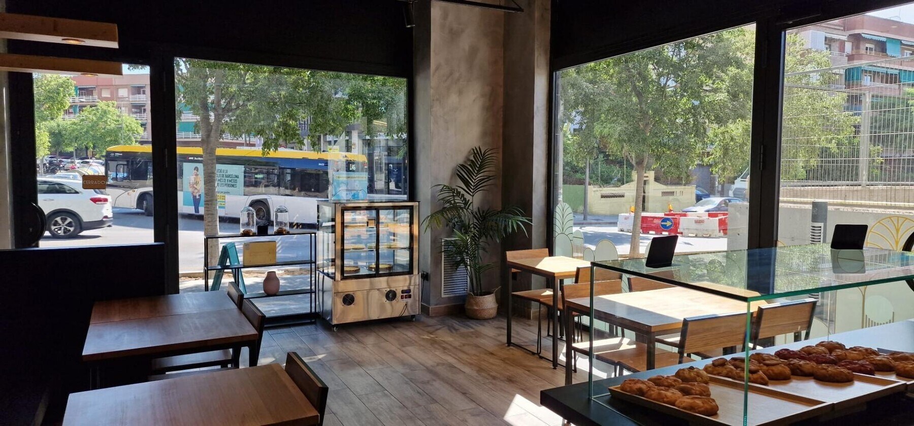 Cornellà de Llobregat, BAR 08940 - Lot - -  - Photo intérieure - Image 1 of 16