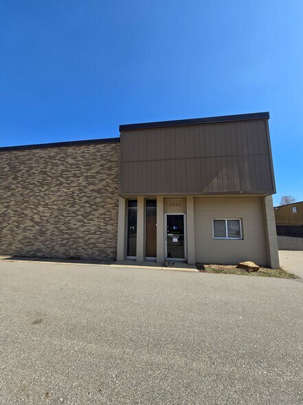 3540 Jefferson Ave SE, Grand Rapids, MI à louer - Photo principale – Image 1 sur 16