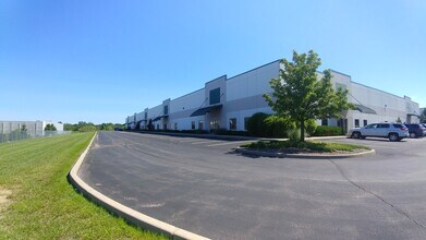 1087A Mane Way, Lebanon, OH à louer Photo de l’immeuble– Image 2 sur 15