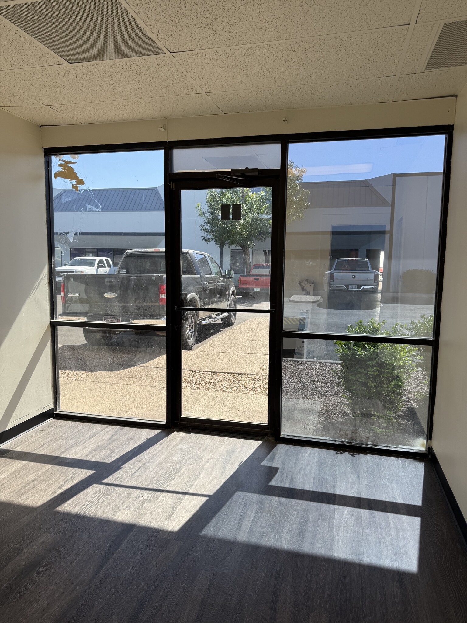 3334-3432 W Wilshire Dr, Phoenix, AZ à louer Photo de l’immeuble– Image 1 sur 4