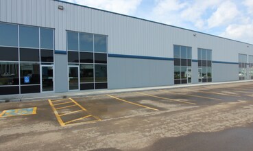 215 MacAlpine Cres, Wood Buffalo, AB à louer Photo de l’immeuble– Image 1 sur 3