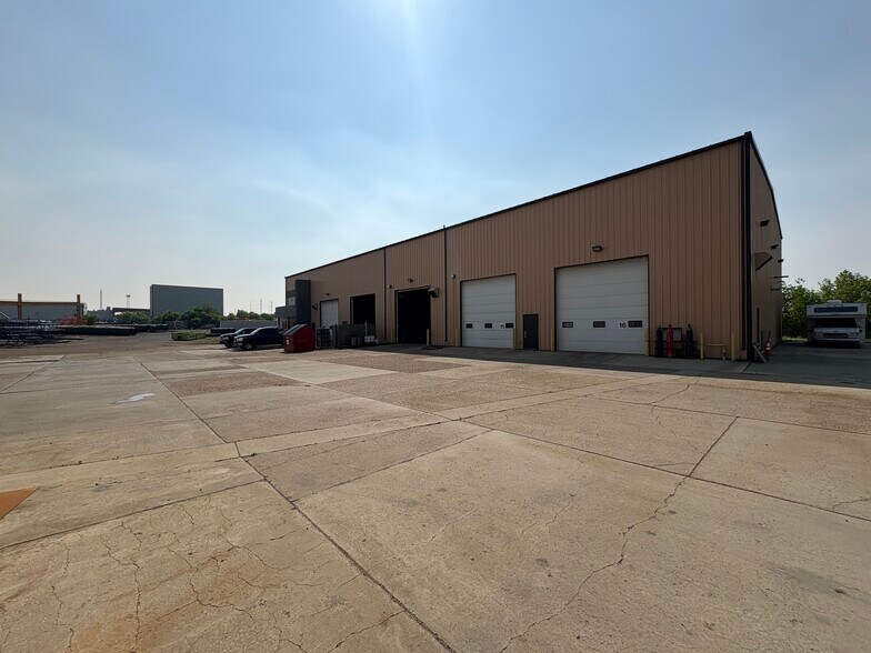 3201 84th Ave NW, Strathcona County, AB à louer - Photo de l’immeuble – Image 2 sur 2
