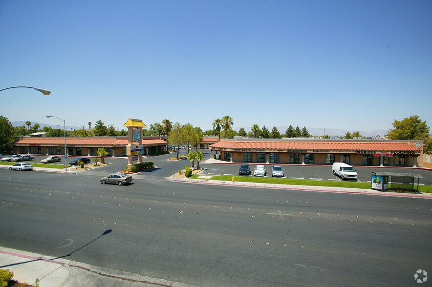 5000 W Oakey Blvd, Las Vegas, NV à louer - Photo de l’immeuble – Image 2 sur 13