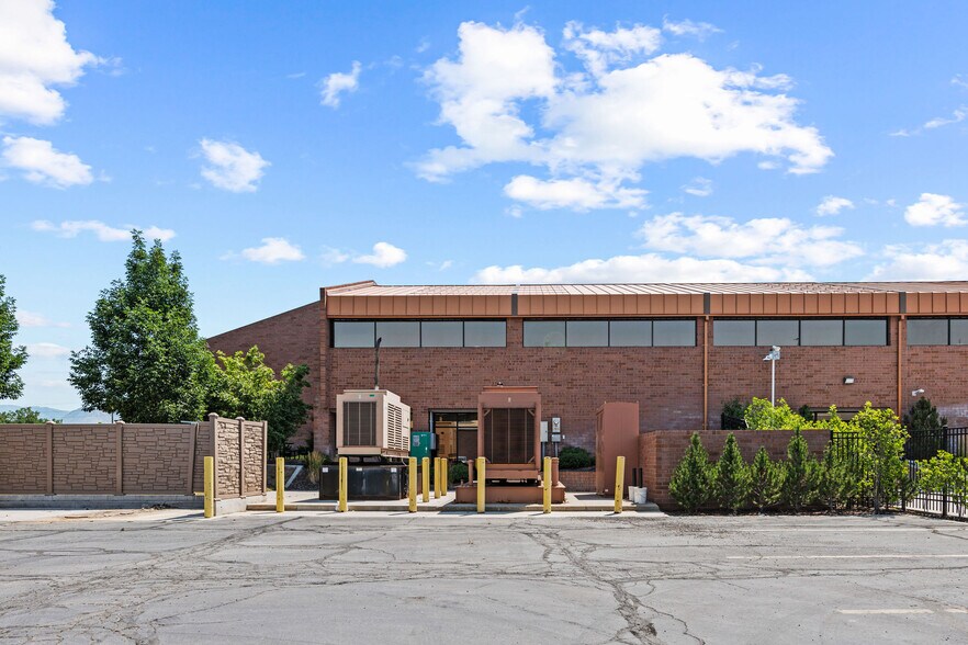 310 W Bearcat Dr, South Salt Lake, UT à louer - Photo de l’immeuble – Image 3 sur 26