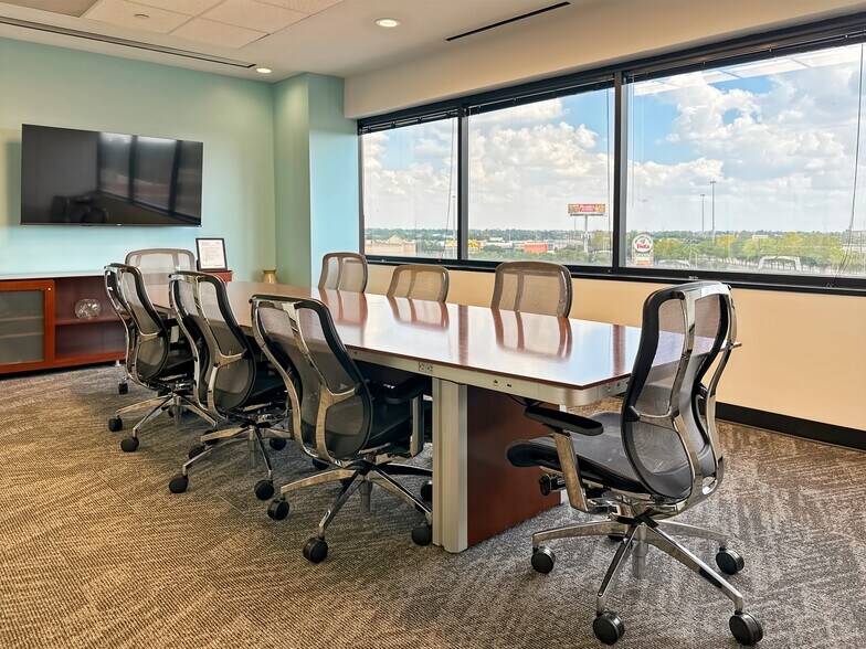 8300 FM 1960 Rd W, Houston, TX à louer - Photo de l’immeuble – Image 3 sur 15