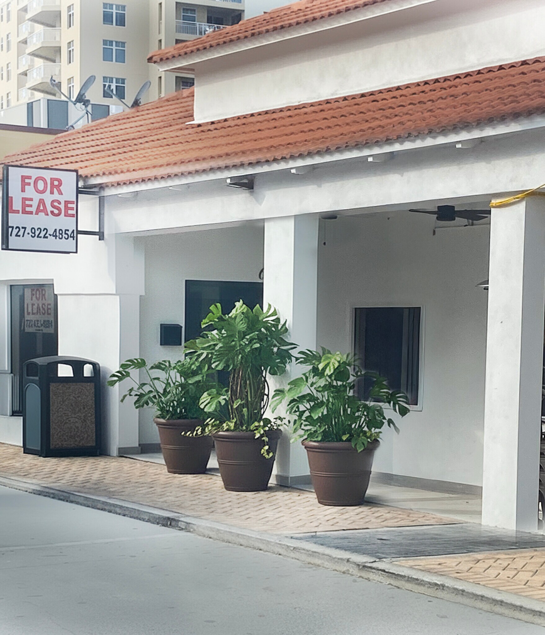 432 Poinsettia Ave, Clearwater, FL à louer Photo de l’immeuble– Image 1 sur 5