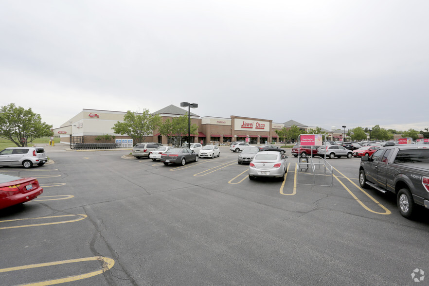 811-957 E Belvidere Rd, Grayslake, IL à louer - Photo de l’immeuble – Image 2 sur 6