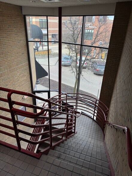 65 Macomb Pl, Mount Clemens, MI à louer - Photo intérieure – Image 3 sur 5