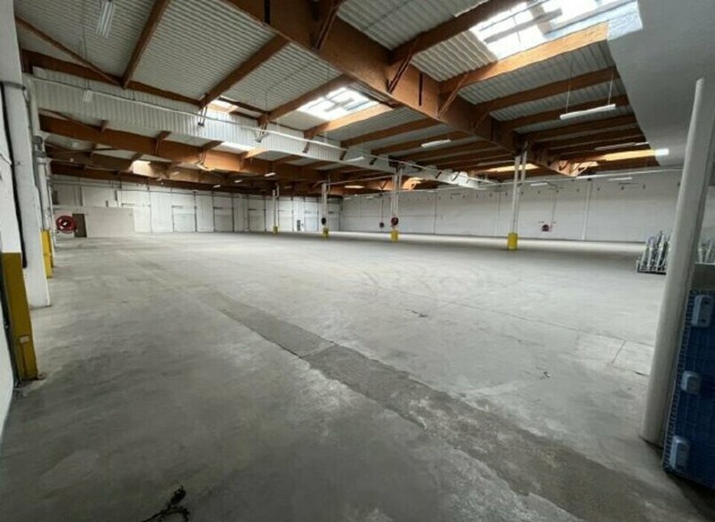 Local d'activités dans Saint-Quentin-Fallavier à vendre - Photo de l’immeuble – Image 3 sur 9