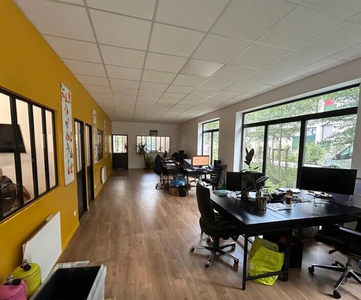 Local commercial dans Bobigny à louer - Photo de l’immeuble – Image 3 sur 3
