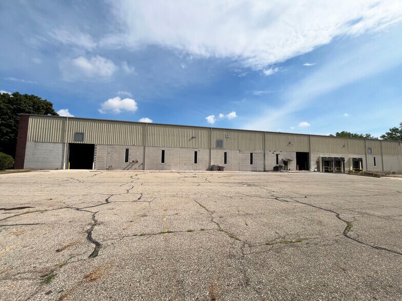 4220 Roger B. Chaffee Memorial Dr SE, Grand Rapids, MI à vendre - Photo de l’immeuble – Image 3 sur 12