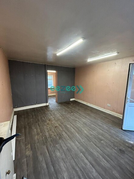 210 High St, Stourbridge à louer - Photo de l’immeuble – Image 3 sur 9