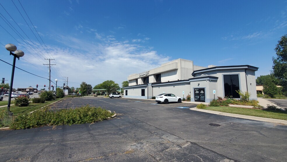 1300 E Irving Park Rd, Streamwood, IL à vendre - Photo de l’immeuble – Image 2 sur 30