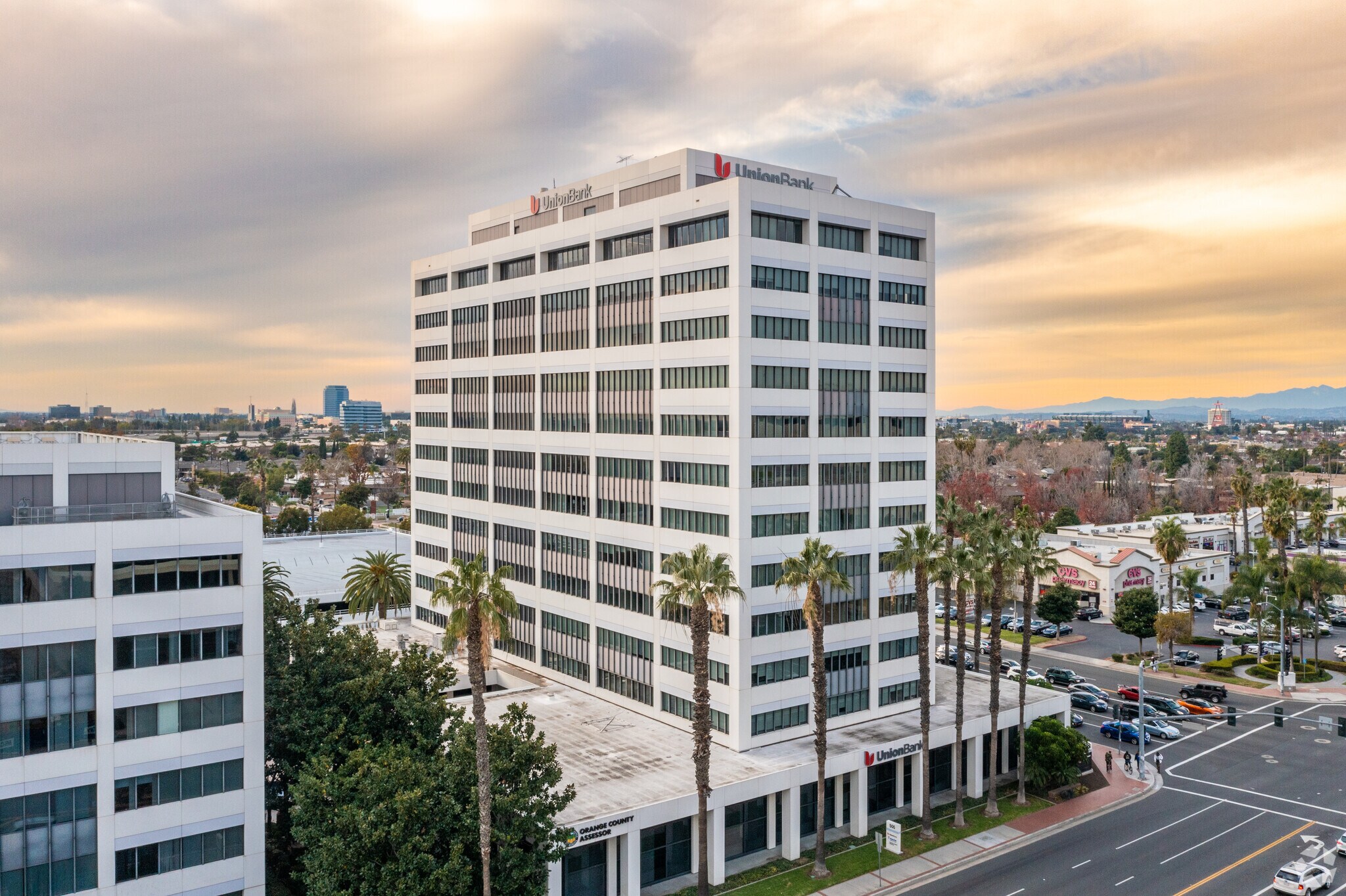 500 S Main St, Orange, CA à louer Photo principale– Image 1 sur 18