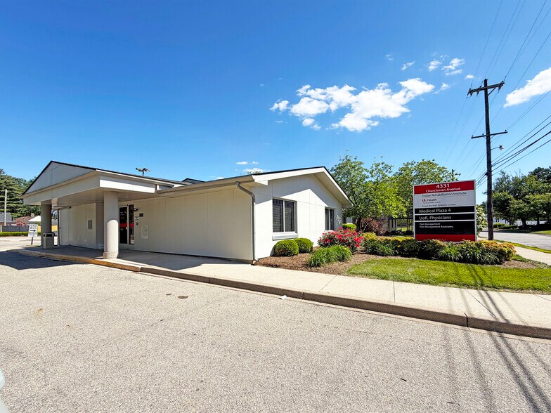 4331 Churchman Ave, Louisville, KY à vendre - Photo de l’immeuble – Image 3 sur 32