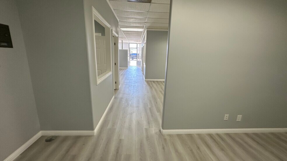 4453-4457 E La Palma Ave, Anaheim, CA à louer - Photo de l’immeuble – Image 2 sur 15