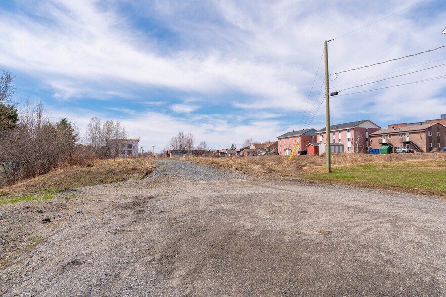 100 Rue Des Pins, East Angus, QC à vendre - Photo de l’immeuble – Image 2 sur 12
