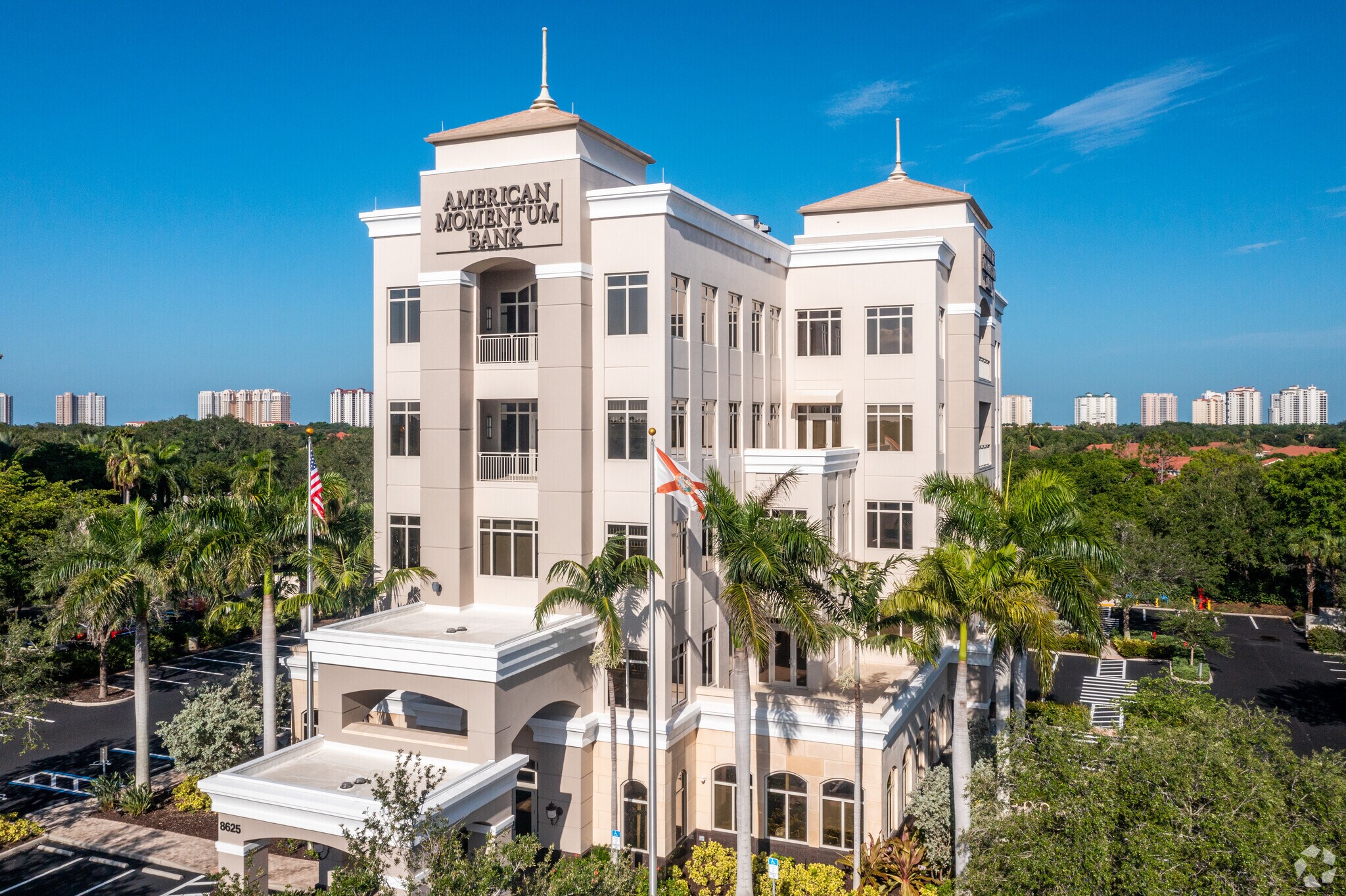 8625 Tamiami Trl N, Naples, FL à louer Photo de l’immeuble– Image 1 sur 15