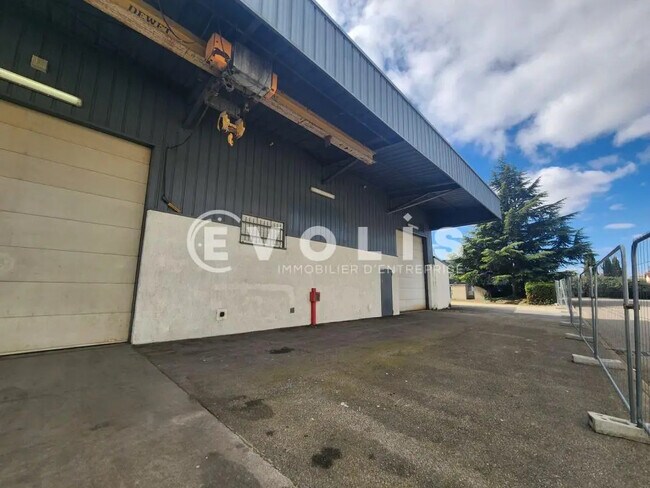 Plus de détails pour Local d’activités à vendre