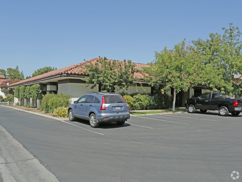 5150 N 6th St, Fresno, CA à vendre - Photo principale – Image 2 sur 4