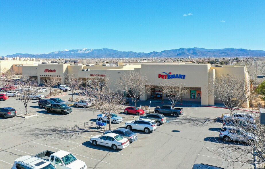 3513-3561 Zafarano Dr, Santa Fe, NM à louer - Photo principale – Image 2 sur 10