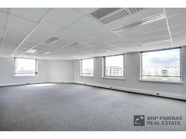 Plus de détails pour 1 Rue George Stephenson, Montigny-le-Bretonneux - Bureau à louer